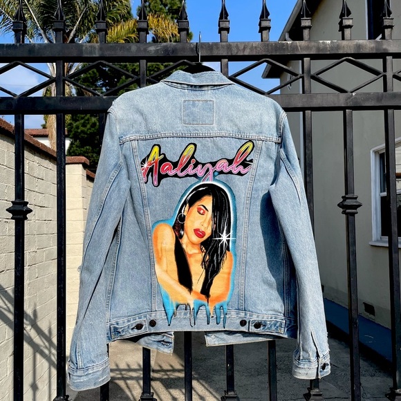 Levi’s Custom Y2K Aaliyah Distressed Denim Jacket in Light Blue Medium - Picture 1 of 7